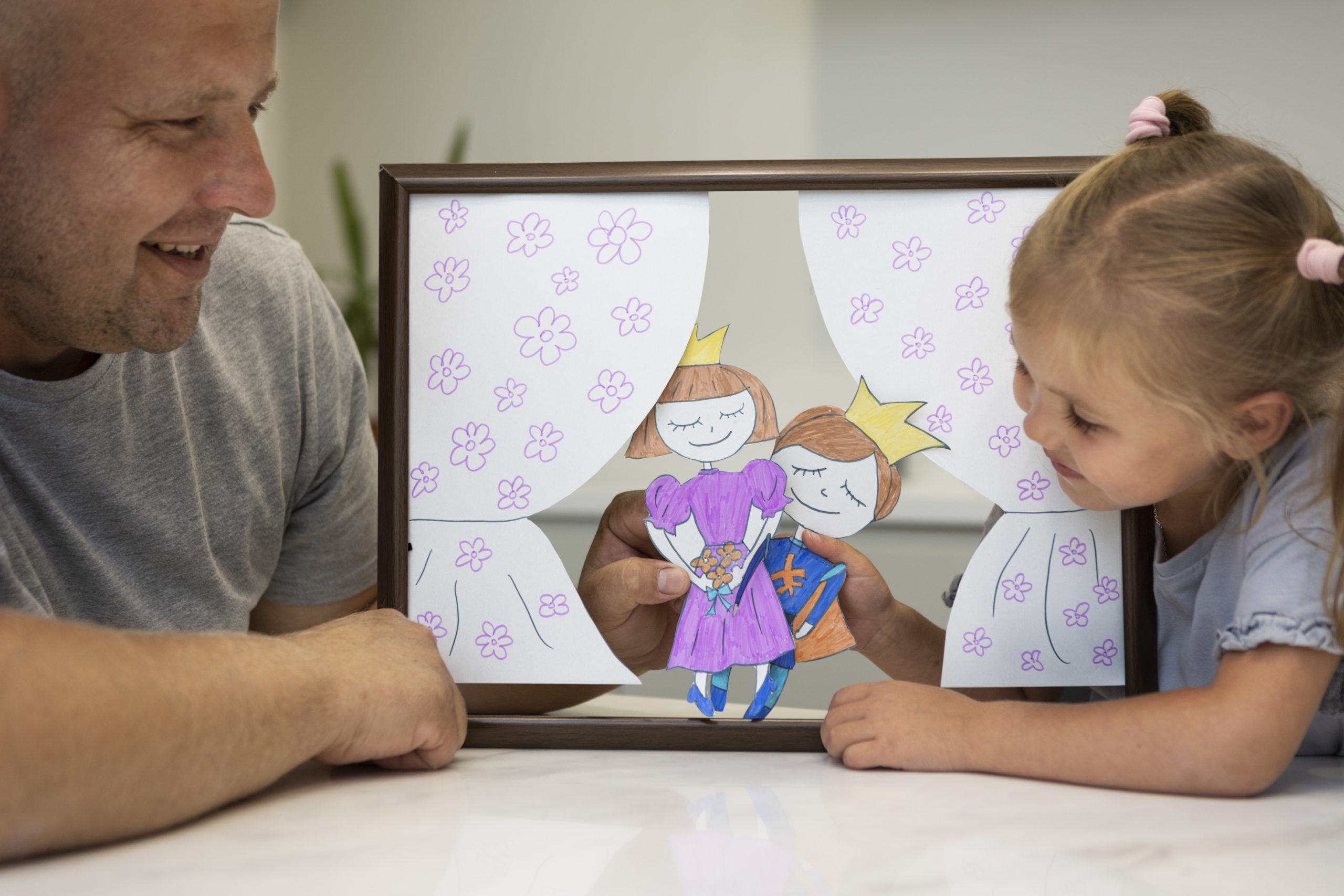 father-daughter-playing-with-puppets